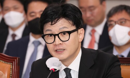 ‘윤석열 징계소송’ 소극적인 ‘한동훈 법무부’…지고 싶어서?