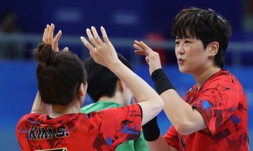 ‘최강’ 여자핸드볼, 중국 완파…8번째 금메달까지 한 경기 남아