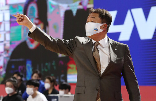 전장친 케이씨씨 감독. KBL 제공