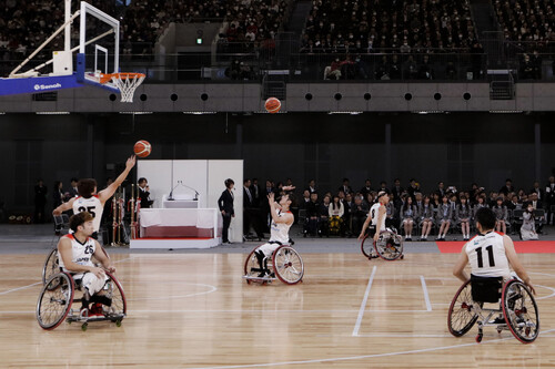 휠체어 농구 훈련을 하는 일본 선수들. AP 연합뉴스