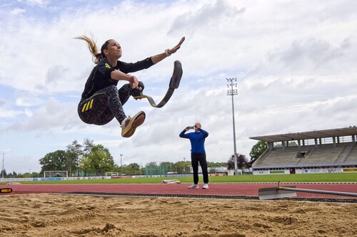 프랑스의 마리-아멜리 르 퓌르가 지난 5월 블루와 경기장에서 멀리뛰기 훈련을 하고 있다. AFP 연합뉴스