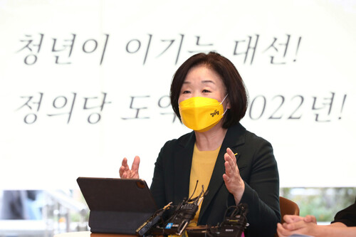 심상정 정의당 대선후보가 지난 21일 오후 서울 여의도 하우스 카페에서 열린 청년정의당 라운드테이블 행사에서 인사말을 하고 있다. 국회사진기자단