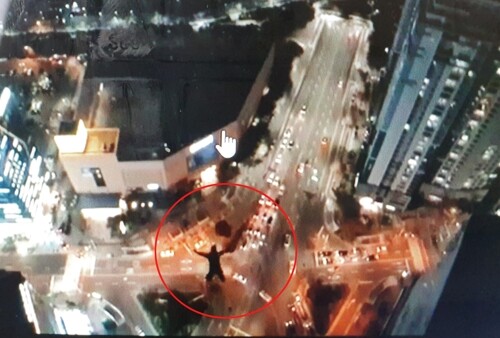 부산 도심서 낙하산 활강 즐긴 외국인이 올린 영상 [SNS 캡처] 연합뉴스.