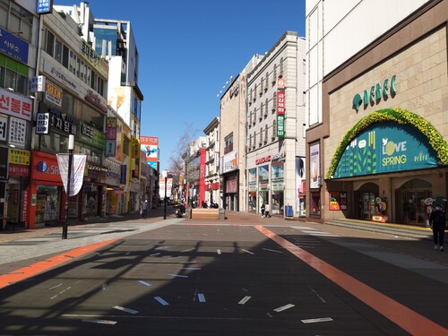 지난 23일 오후 2시24분 대구 중구 동성로 대구백화점 앞 야외무대 광장이 텅 비어있다.