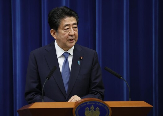 아베 신조 일본 총리는 28 일 도쿄 관저에서 기자 회견을 열고 총리 사임 의사를 공식 발표했다.  도쿄 / 연합 뉴스