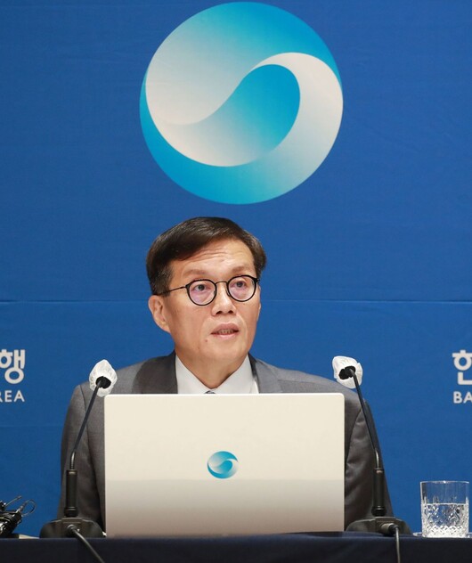 이창용 한국은행 총재가 24일 서울 중구 한국은행에서 열린 통화정책방향 기자간담회에서 발언하고 있다. 연합뉴스