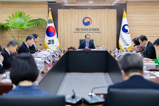 개인정보위는 12일 전체회의를 열어 ‘밀리의 서재’ 등 개인정보보호 법규를 위반한 사업자한테 총 8억209만원의 과징금과 5040만원의 과태료 등 행정처분을 하기로 의결했다. 개인정보보호위원회 제공