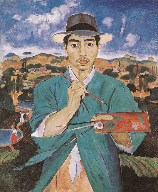 이쾌대가 1948~49년 그렸다고 전해지는 유화 <푸른 두루마기를 입은 자화상>(72x60cm, 개인 소장). 큰 눈을 뜨고 정면을 당당하게 응시하는 작가의 눈길은 깊고 매섭다. 한국 근현대회화사에서 가장 뛰어난 자화상 그림으로 꼽히는 명작. 이번 전시에서 이인성의 자화상 소품과 마주보고 있다. 대구미술관 제공