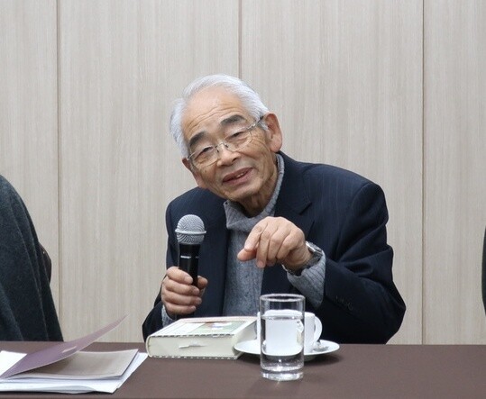 이기영 작가의 소설 ‘고향’을 일본어로 옮겨 2018년 제16회 한국문학번역상을 수상했을 당시의 오무라 마스오 교수. 한겨레 자료사진