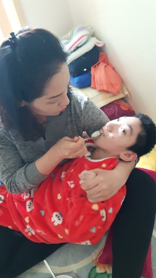 광주지역 중증장애인이 활동보조인의 서비스를 받고 있다. 광주시장애인자립생활지원센터 제공