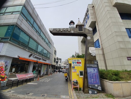 발길 끊긴 인천 중구 신포국제시장 인근 청년몰 ‘눈꽃마을’.