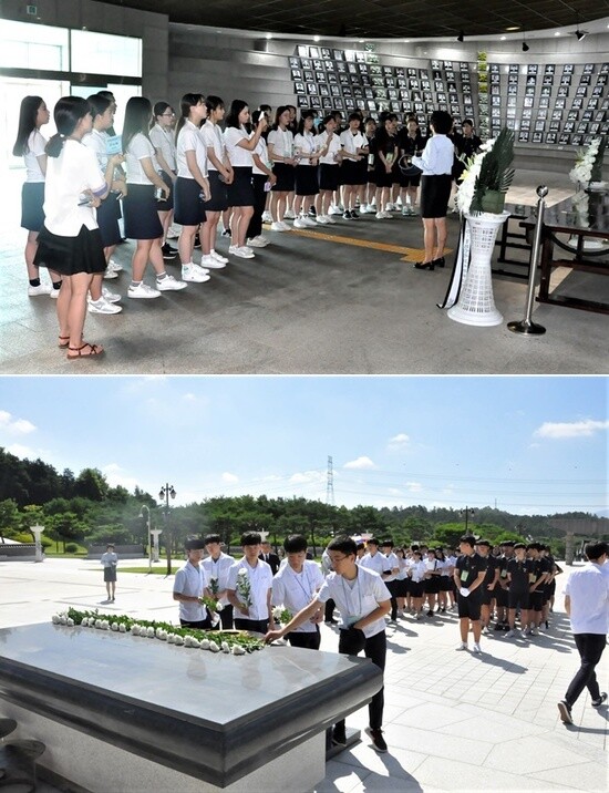 지난 7월14일 제20회 ‘하날세’ 행사에 참여한 전남사대부고와 부산사대부고 1학년 학생들이 국립5·18민주묘지 참배 중 해설사의 설명을 듣고 있다.(사진 위) 같은 날 두 학교 학생들이 국립5·18민주묘지 참배 중 헌화를 하고 있다. 이미화 전남사대부고 교사 제공