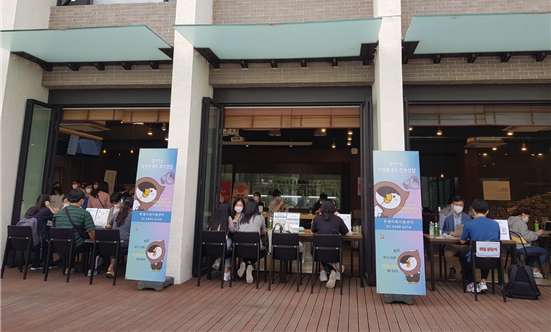 &nbsp; &nbsp;6월7일 서울시립대가 진행하는 '찾아가는 취업투데이'에 학생들이 참여하고 있다. 서울시립대 제공