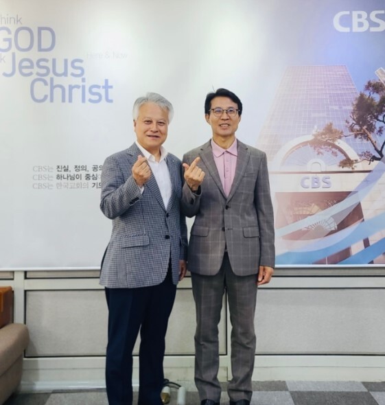 CTS 최현탁 사장(왼쪽)과 CBS 김진오 사장(오른쪽).