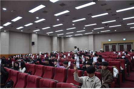 부산대 총학생회 임시대의원대회에서 학생 대표들이 총장 직선제 참여를 반대하고 있다. 부산대 학보사 제공