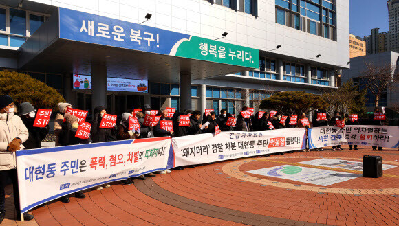 대구 북구 대현동 이슬람사원 건립 반대 비상대책위원회는 지난 23일 북구청 앞에서 기자회견을 열어 “검찰의 무혐의 처분으로 억울함이 풀렸다”고 밝혔다. 연합뉴스