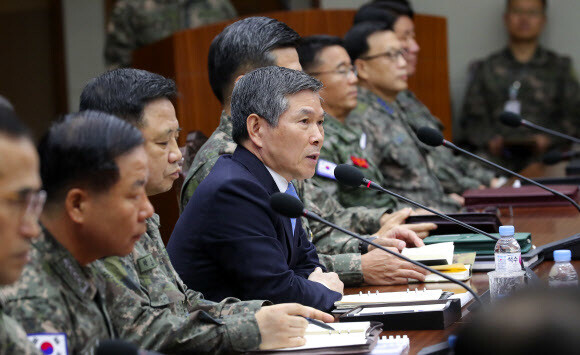 정경두 국방부 장관이 지난 4일 오전 국방부에서 열린 ‘2019 연말 전군 주요 지휘관 회의’에서 발언하고 있다. 연합뉴스