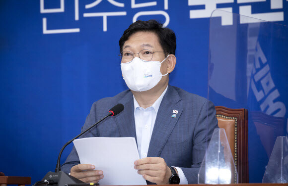 더불어민주당 송영길 대표가 4일 오전 서울 여의도 국회에서 열린 최고위원회의에서 발언하고 있다. 연합뉴스