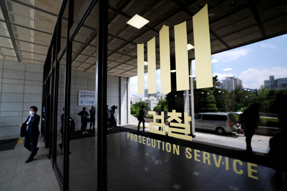 서울 서초구 서초동 서울중앙지검 1층 현관. 한겨레 자료 사진