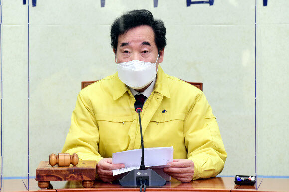 이낙연 더불어민주당 대표가 지난 25일 국회에서 열린 최고위원회의에서 발언하고 있다. 연합뉴스