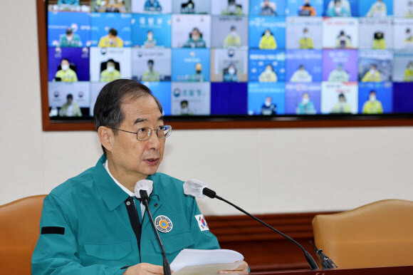 한덕수 국무총리가 16일 정부서울청사에서 열린 이태원 사고 중대본 회의를 주재하며 발언하고 있다. 연합뉴스