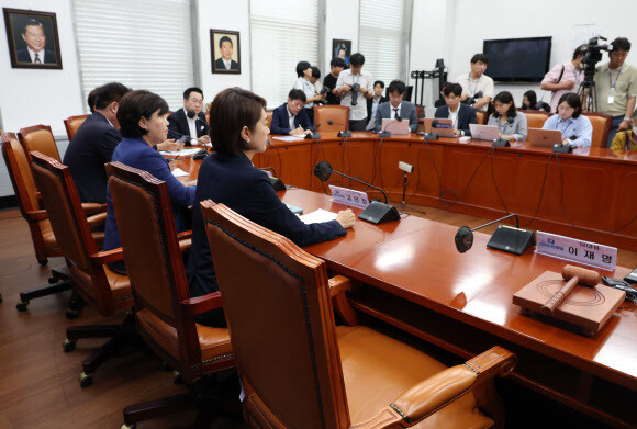 이재명 더불어민주당 대표가 단식을 이어가고 있는 가운데 13일 국회에서 최고위원회의가 열리고 있다. 연합뉴스