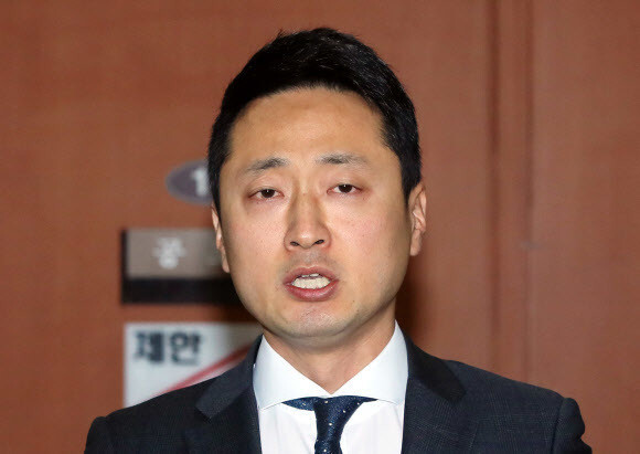 지난 1월 임한솔 전 정의당 부대표가 국회 정론관 앞에서 탈당 기자회견을 하고 있다. 연합뉴스.