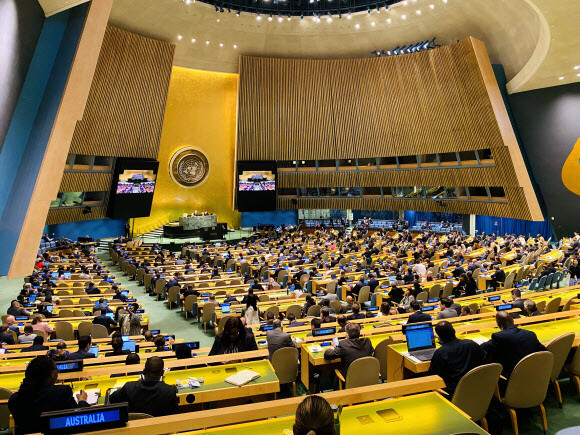 한국이 유엔 안전보장이사회(안보리) 비상임이사국으로 선출됐다. 한국은 6일(현지시각) 미국 뉴욕 유엔본부에서 열린 총회 비상임이사국 선거에서 투표에 참여한 192개 회원국 가운데 180개국의 찬성표를 얻었다. 연합뉴스
