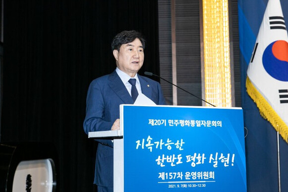 지난 2021년 9월7일 제157차 민주평화통일자문회의 운영위원회에 참석한 이석현 당시 민주평통 수석부의장. 민주평통 블로그