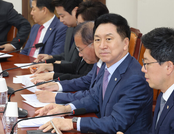 김기현 국민의힘 대표가 18일 국회에서 최고위원회의를 하고 있다. 연합뉴스