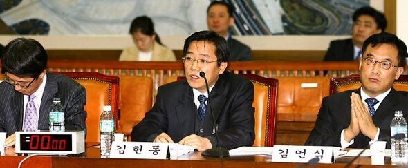 지난 2007년 2월 국회에서 열린 주택법일부개정법률안에 관한 공청회에서 김헌동(가운데) 당시 경실련 아파트값 거품빼기 운동본부장이 의견을 말하고 있다. &lt;한겨레&gt; 자료사진