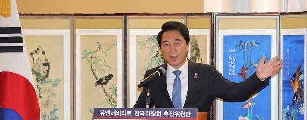 지난 4월22일 국회에서 열린 유엔해비타트 한국위원회 발기인 대회에서 박수현 국회의장 비서실장이 축사를 하고 있다. 그는 5월 창립총회에서 초대 회장을 맡았다. 해비타트한국위 제공