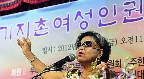 2012년 8월 기지촌인권연대 발대식에서 연설중인 고 엄숙자 활동가. &lt;한겨레&gt; 자료사진