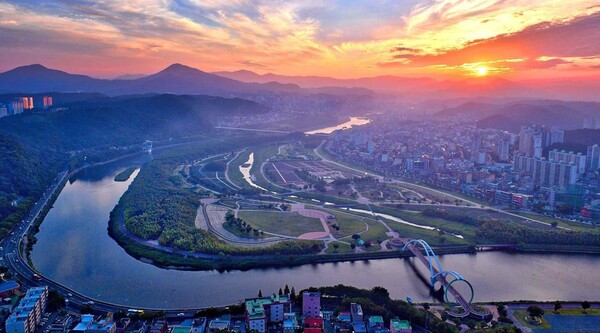 울산 태화강 국가공원의 노을. 사진 울산시 제공