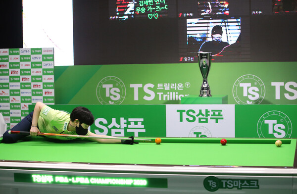 김세연이 3일 2020~2021 엘피비에이 투어 ‘티에스샴푸 챔피언십 2020’ 결승에서 공격하고 있다. PBA 제공