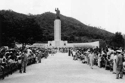 윤효중이 제작한 이승만 동상의 제막식이1956년 8월15일 남산에서 열렸다. 국가기록원 사진.