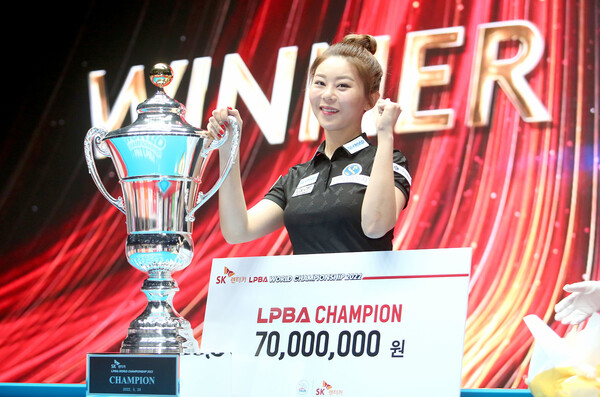 김가영이 28일 열린 프로당구 엘피비에이(LPBA) 월드챔피언십에서 우승한 뒤 기뻐하고 있다. PBA 제공