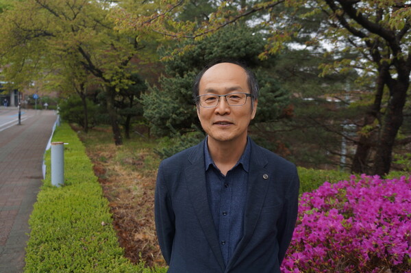 엄한진 교수. 강성만 선임기자