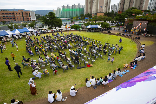 지난해 머내마을영화제 야외축제 모습. 이 대표 제공