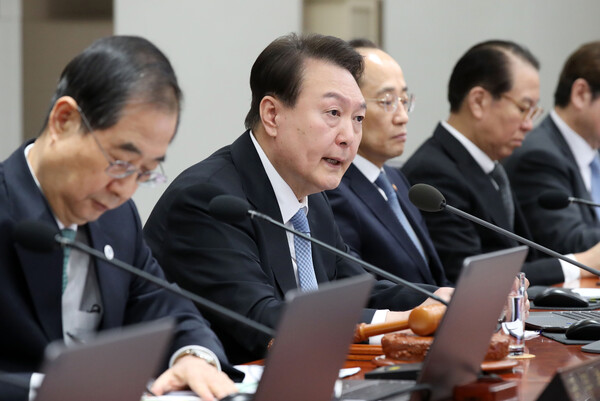 윤석열 대통령이 지난 21일 서울 용산 대통령실 청사에서 열린 국무회의에서 발언하고 있다. 대통령실사진기자단