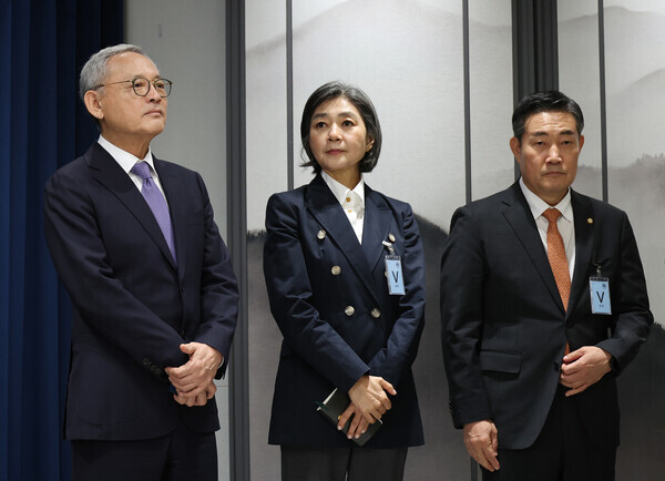 유인촌 문화체육관광부 장관 후보자(왼쪽부터), 김행 여성가족부 장관 후보자, 신원식 국방부 장관 후보자가 9월13일 서울 용산 대통령실 청사에서 열린 김대기 대통령 비서실장의 2차 개각 발표 브리핑에 배석하고 있다. 대통령실사진기자단