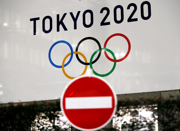 지난 23일 도쿄 시내에 2020 올림픽을 알리는 광고판이 걸려 있다. 도쿄/로이터 연합뉴스