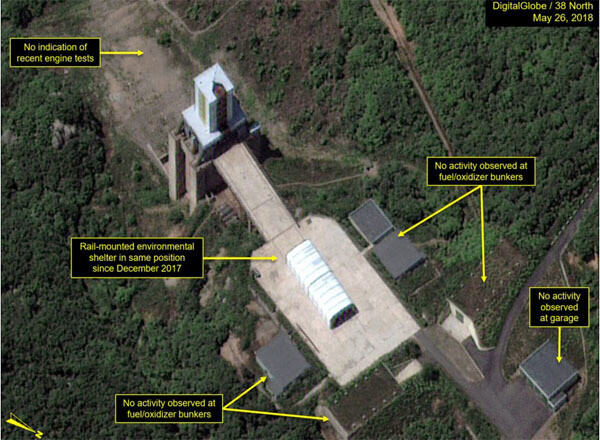 북한이 서해위성발사장이라 부르는 동창리 발사대의 모습