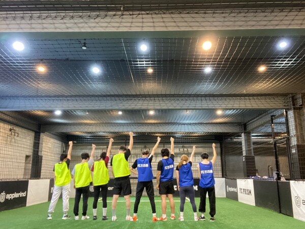 이윤경씨(26)가 소속된 사회인 혼성 풋살 동호회. 이윤경씨 제공
