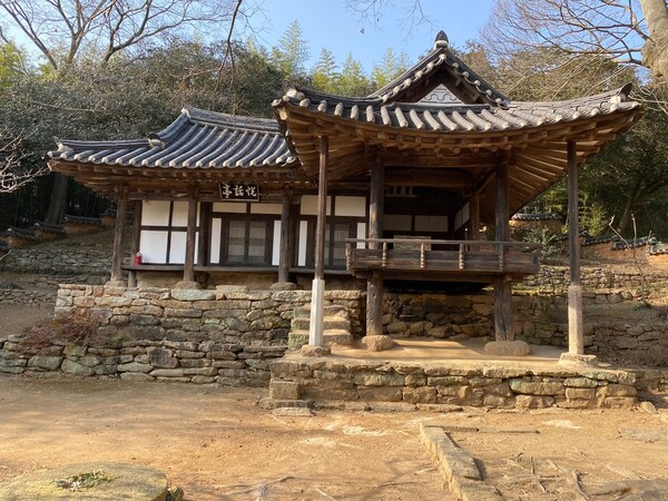 전남 보성 득량면 강골마을에 있는 열화정. 19세기 중반 이재 이진만 후진 양성을 위해 건립한 정자로, 최근 인기 드라마 <옷소매 붉은 끝동>(MBC)의 촬영지로 이름이 널리 알려졌다. 정종남씨 제공