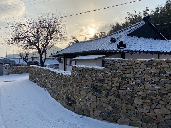 정종남 목수가 4년 전 100년 고택을 수리해 귀촌한 전남 장흥 관산읍의 집. 정종남씨 제공