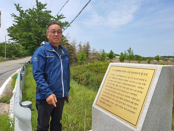 ‘고교생 시민군’이었던 박재택씨가 지난 10일 전남 영암군 도포면 5·18 사적지 앞에서 1980년 5월 항쟁 상황을 설명하고 있다. 사진 정대하 기자