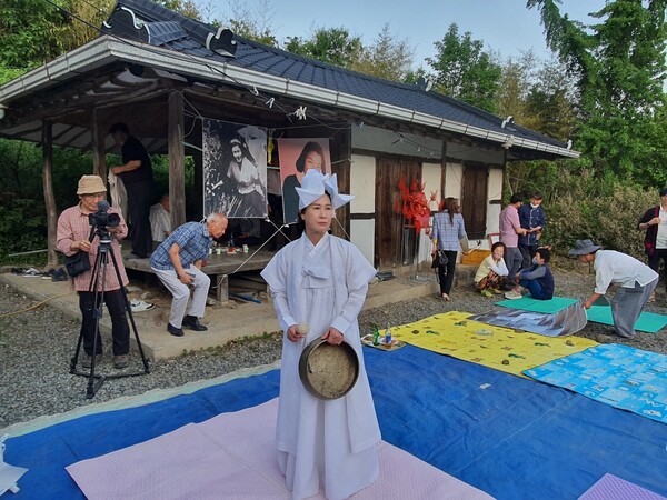 전남도 무형문화재 신안씻김굿 이수자 김정희 명인. 정대하 기자