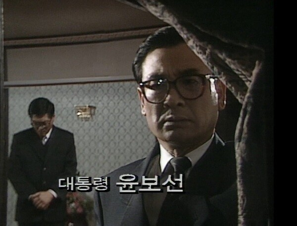 &lt;엠비시&gt;(MBC) 정치 드라마인 공화국 시리즈의 두 번째 작품인 &lt;제2공화국&gt;(1989). 이 드라마에서 이순재는 윤보선 대통령을 맡았다. 실제 윤보선 전 대통령은 이 드라마를 보고 “이순재가 연기를 점잖게 잘하는 것 같다”고 평가했다. 이순재는 이후 &lt;제3공화국&gt;, &lt;코리아게이트&gt;, &lt;삼김시대&gt; 등 드라마에서 윤보선 역을 맡는다. MBC 제공