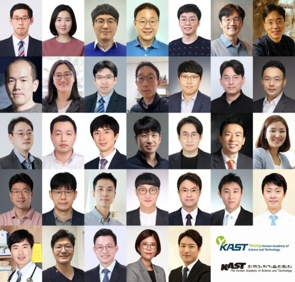 (맨윗줄 왼쪽부터) 김영환·박주영·강문진·박진형·김도헌·이길호·윤효재, (두번째줄 왼쪽부터) 이현우·황윤정·배상수·박종연·류두열·윤석환·유승화, (세번째줄 왼쪽부터) 이정익·손재성··이철호·송영민·이경한·홍원빈·이은지, (네번째줄 왼쪽부터) 정대성·황석연·유경록·정사무엘· 변상균·최윤상·원홍희, (다섯번째줄 왼쪽부터) 이승원·서영준·임형준김희정·박건혁. 사진 한국과학기술한림원 제공.